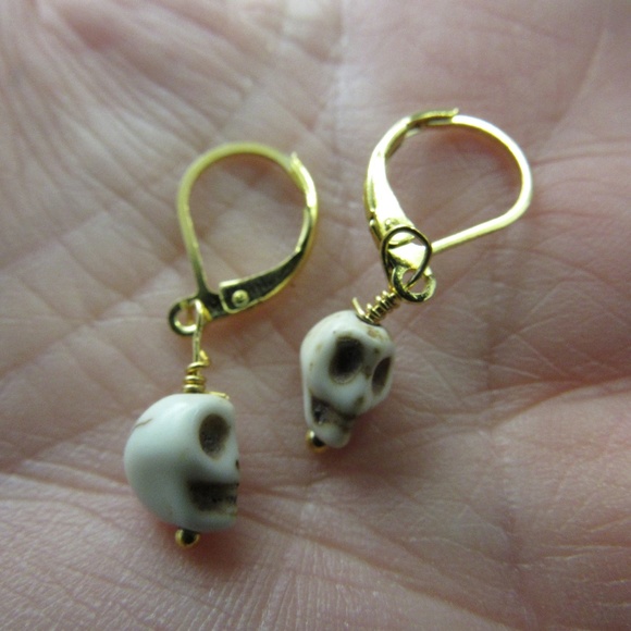 Hand Made Magnesite Stone Little Skull Ear… - Picture 2 of 2